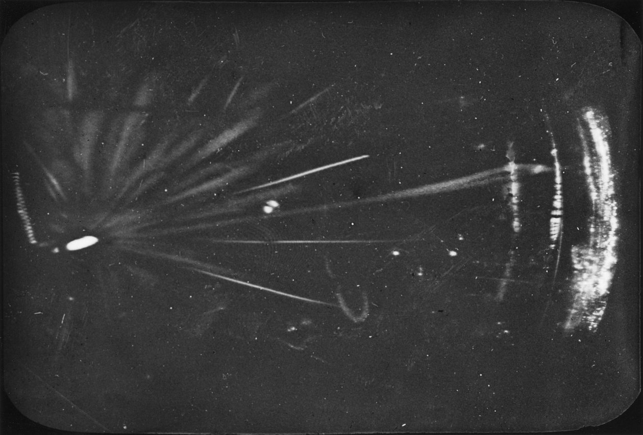 Particle Imaging, Cloud Chamber Alpha-ray tracks, tidlig på 1900-tallet av Ferdinand Georg Waldmuller