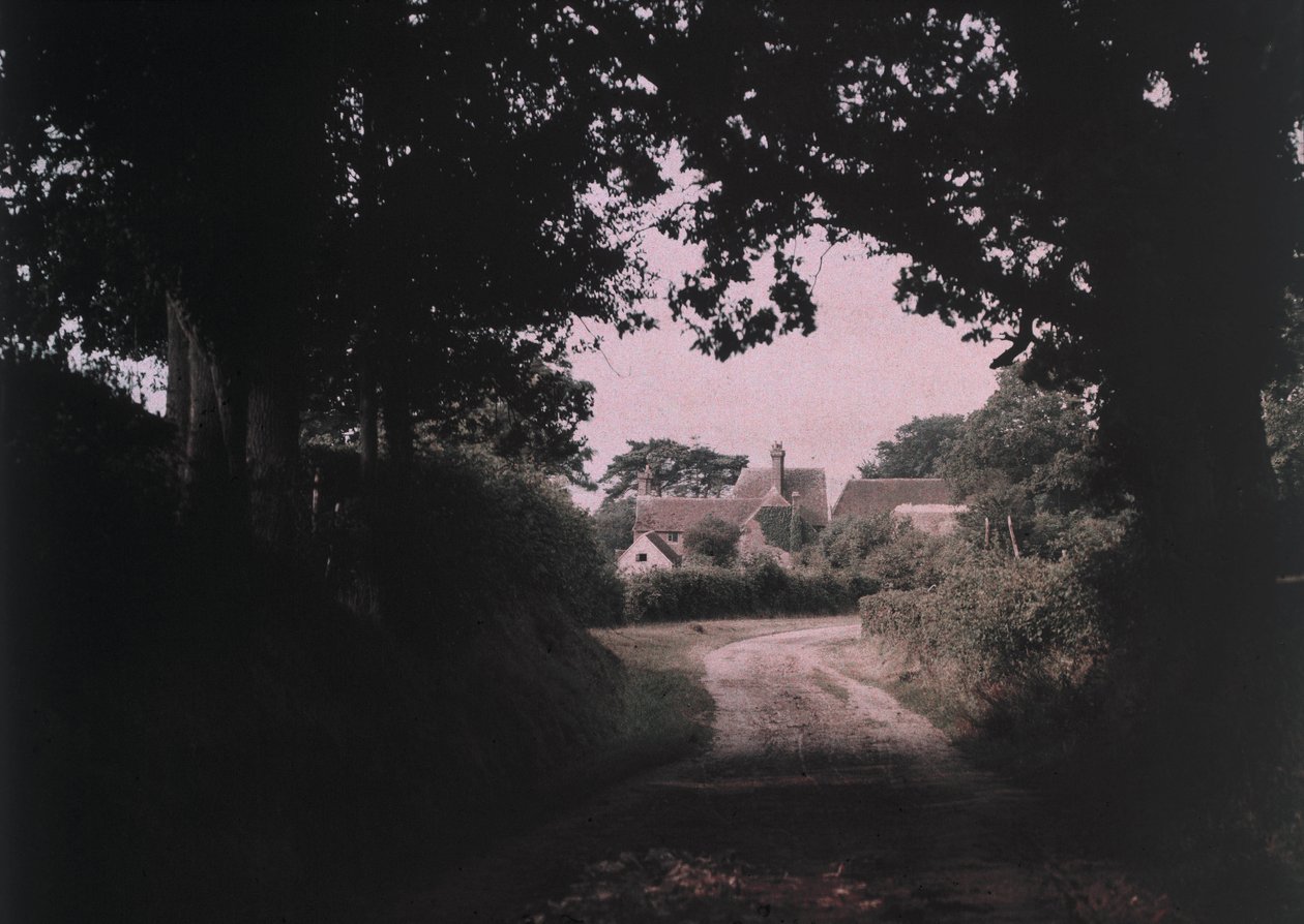 "Summer Dream" fotografi av Arthur E Morton, medlem av "The Society of Color Photographers", han eksperimenterte med prosessene og teknikkene til tidlig fargefotografering på begynnelsen av 1900-tallet av Frederick (attr. to) Barnard