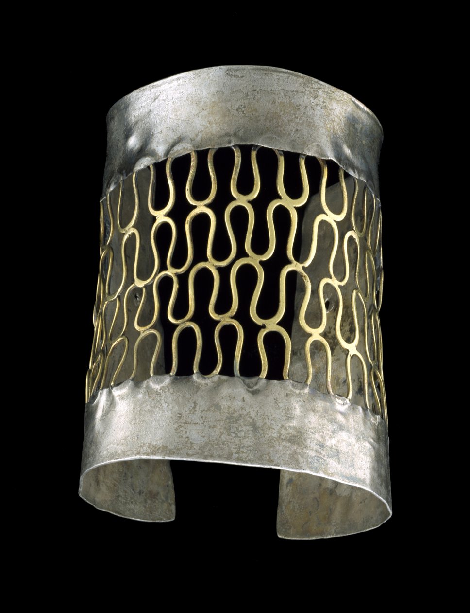 Armbånd, 200 BC-400 AD (hamret sølv og filigrert gull) av culture Vicús