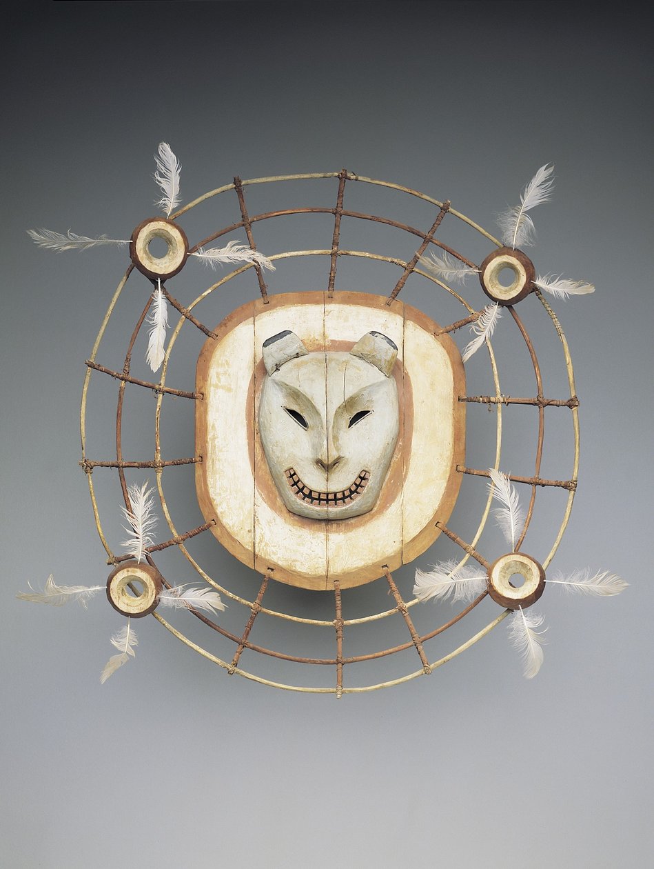 Maske som viser en bjørneånd, sent på 1800-tallet (tre, maling, fiber, tarmsnor) av culture Yupik