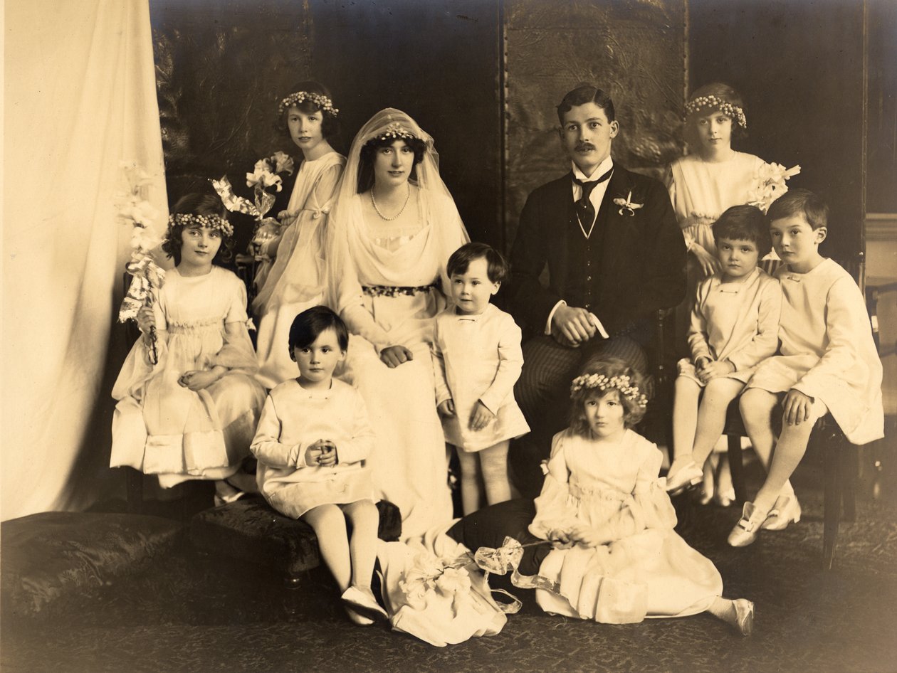 Gruppebilde av Lady Dorothy Cavendish og Harold Macmillan på bryllupsdagen av Unbekannt Unbekannt