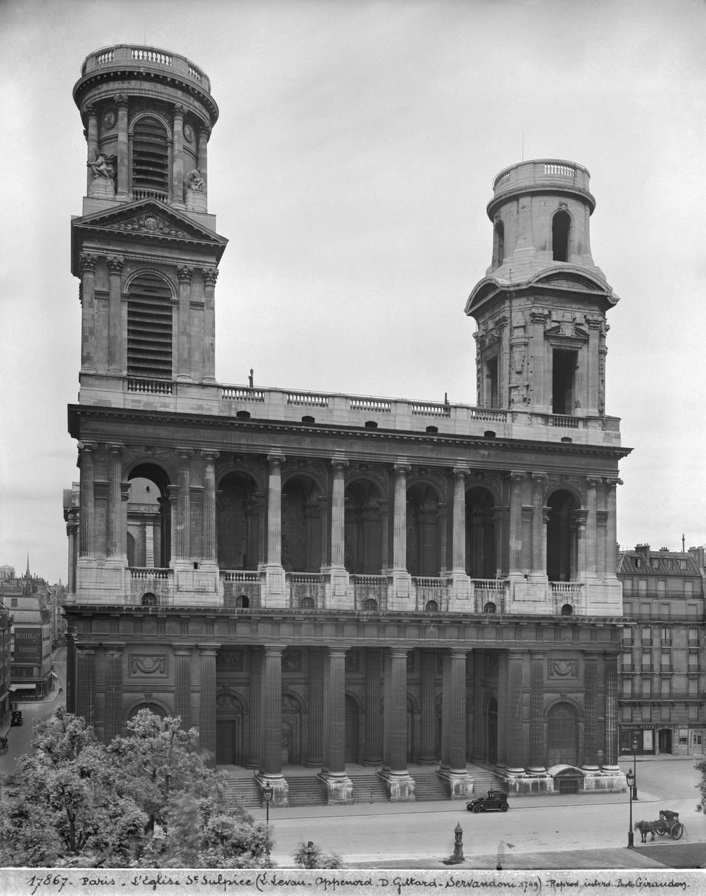 Utsikt over kirken Saint-Sulpice, 1921-22 (se også 346070) av Studio Giraudon
