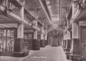 Owen#39;s College, Manchester: Geologisk museum (s/hv-bilde) av (after) English photographer