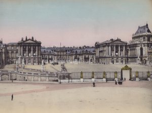Facade du Chateau, foran slottet (farget bilde) av (after) French Photographer
