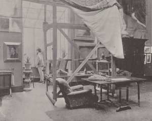 Den franske maleren Paul-Albert Besnard i atelieret hans (s/hv-bilde) av (after) French Photographer