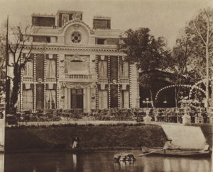 Le Chateau-Rouge hager og lunder (s/hvitt bilde) av (after) French Photographer