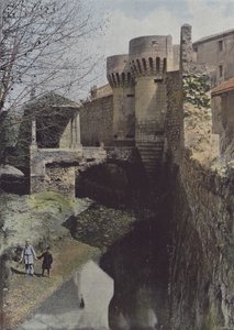 Pernes, Chateau (farget bilde) av (after) French Photographer