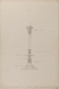 Barnekapell: foreslått sølvlysestake, faktisk størrelse (blyant, blekk, pensel, wc og sølvmaling på grått kort) av A. Edward Jones and Co.