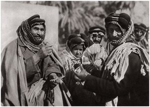 En sjeik nyter den berømte arabiske kaffen, Irak, 1925