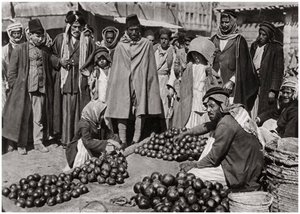 Fruktmarked i Bagdad, Irak, 1925 av A. Kerim