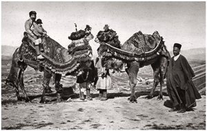 Pilegrimer med kamelene sine på vei til Karbala, Irak, 1925