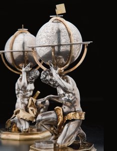 To eksepsjonelle jord- og himmelkloder, støttet av Hercules og Atlas, Augsburg, 1697-99