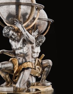 To eksepsjonelle jord- og himmelkloder, støttet av Hercules og Atlas, Augsburg