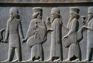 Detalj fra en prosesjonsfrise på østsiden av Apadana-palasset, Persepolis, Iran, ca. 518-465 f.Kr. (gråstein)