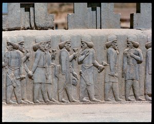 Utsikt over relieffene av nordlige trapper av Achaemenid