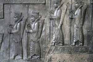 Veggutskjæring som viser den kongelige garde, Tachara, Persepolis, ca. 6.-5. århundre f.Kr. (gråstein) av Achaemenid