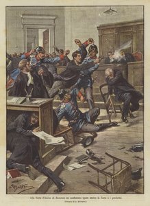 Ved Court of Assizes i Bucuresti skyter en domfelt mot domstolen og gendarmene
