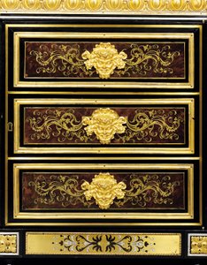 Detalj av et Late Louis XVI ormolu-montert boulle-marquetry sideskap av Adam (attr. to) Weisweiler