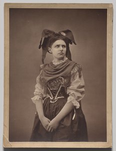 Ung Alsacienne-kvinne