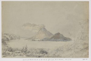 Utsikt fra Lontar på Banda Neira og røyking Gunungapi, Banda Islands, Central Maluku