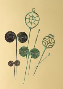Nåler, fra Ober- og Unterbinbach, Haina, Grossenlueder og Liebenau (bronse) av Age Bronze