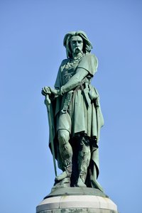 Kolossal statue av Vercingetorix (72-46 f.Kr.), gallisk leder - Skulptur av Millet Aime (1819-1891) 6,60 m høy erige i 1865 på den vestlige delen av Mont Auxois (base 7 m høy av Viollet Le Duc) Alise Sainte Reine 1865