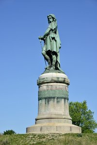 Kolossal statue av Vercingetorix (72-46 f.Kr.), gallisk leder - Skulptur av Millet Aime (1819-1891) 6,60 m høy erige i 1865 på den vestlige delen av Mont Auxois (base 7 m høy av Viollet Le Duc) Alise Sainte Reine 1865