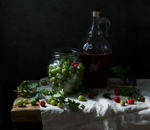 Stilleben med friske bær av Ala Pneuma