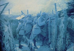 En fransk lyttepost: soldater i en skyttergrav på vestfronten, Frankrike, 1916 (autokrom) av Albert Samama Chikli