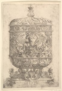 Dekket beger med grotesker på hvit bakgrunn.n.d. av Albrecht Altdorfer