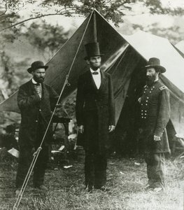 Abraham Lincoln med Allan Pinkerton og generalmajor John A. McClernand, 1862