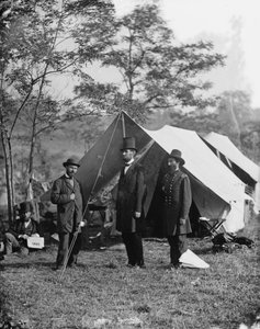 Abraham Lincoln med Allan Pinkerton og generalmajor John A. McClernand, 1862 av Alexander Gardner
