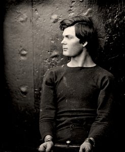 Lewis Powell i håndleddsjern ombord på USS Saugus, 1865 av Alexander Gardner