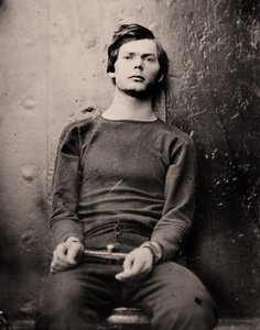 Lewis Powell i håndleddsjern ombord på USS Saugus, 1865
