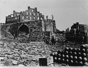 Ruins of an Arsenal, Richmond, Virginia, april 1863 (albumintrykk fra kollosjonsnegativ) av Alexander Gardner