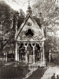 Graven til Abelard og Heloise, bygget i 1817 av Alexandre Marie Lenoir