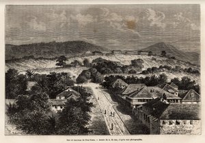 Rue et barracks de Freetown, Sierra Leone, gravering etter tegningen av A. de Bar, som illustrerer reisen til Côte d'Afrique, i 1868, av viseadmiral Fleuriot de Langles, publisert i "Le tour du monde" 1873, redigert av Edouard Charton, Hachet