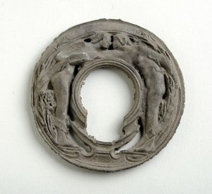 Maquette for et anheng med en Arabesque Escutcheon (bronsert gips) av Alfred Gilbert