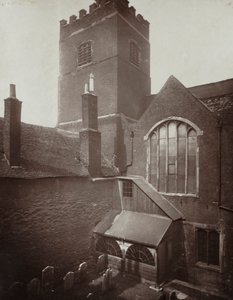 St. Bartholomews: Den grønne kirkegården på stedet for det gamle sørlige transeptet av Alfred H. Bool