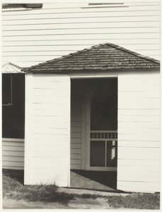 Dør til kjøkken, Lake George, 1934. av Alfred Stieglitz