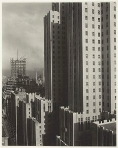 Fra My Window at the Shelton, West, 1931. av Alfred Stieglitz