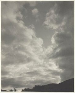Music - A Sequence of Ten Cloud Photographs, nr. II av Alfred Stieglitz