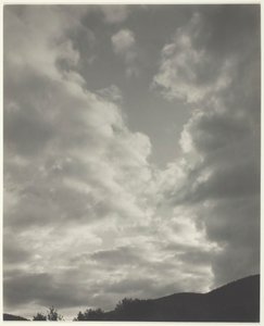 Music - A Sequence of Ten Cloud Photographs, nr. II, 1922. av Alfred Stieglitz