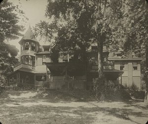 Oaklawn House, (East Side) av Alfred Stieglitz