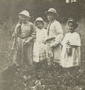 Uten tittel Flora, Elizabeth, Howard & Kitty i Lake George-feltet, 190305. av Alfred Stieglitz