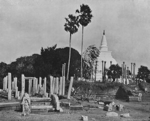 De ødelagte byene i Anuradhapura. Thuparama Dagoba, c1890, 1910 av Alfred William Amandus Plate