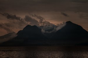 Der Lago Maggiore bei Morgengrauen, 2016 von Alice Gur-Arie