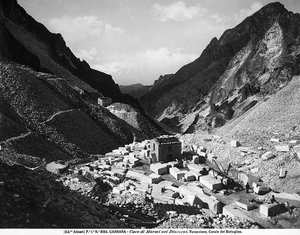 Ravaccione-brudd, nær Carrara (s/hvitt-bilde) av Fratelli Alinari