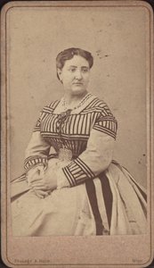 Portrett av operasangerinnen Carlotta Patti 1835-1889. av Amand Helm