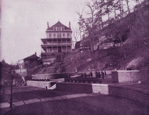 Basin Springs, Eureka Springs, Arkansas, på St Louis og San Francisco Railroad (s/hv-bilde) av American Photographer (after)